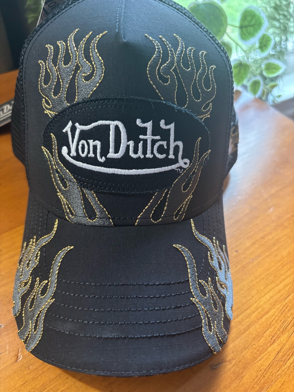NWT Von Dutch Black Gold Flame Trucker Hat Skull Patch Adjustable Y2K